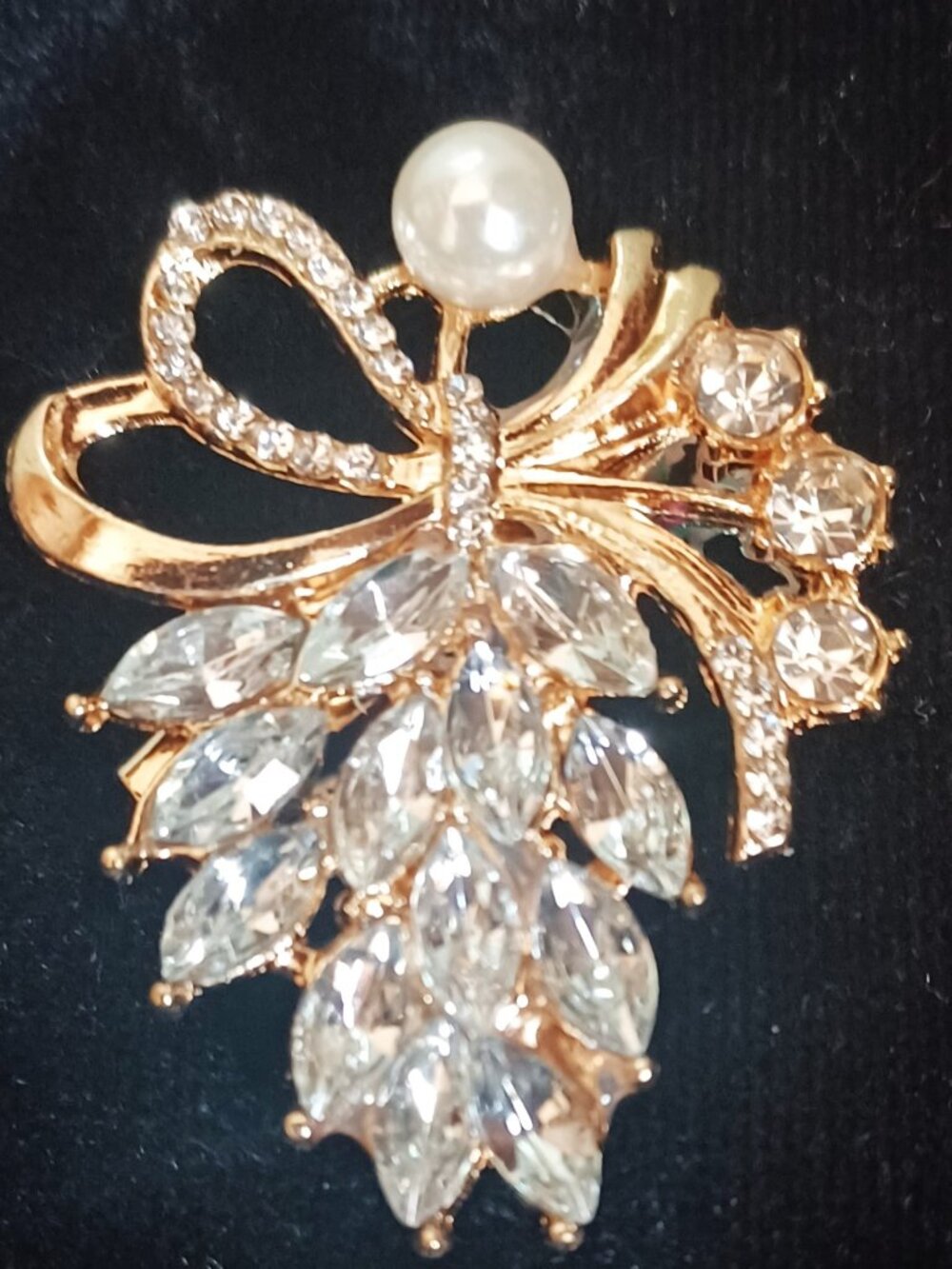 Brooch - Lovely Gold, and Clear Rhinestones with a Pearl